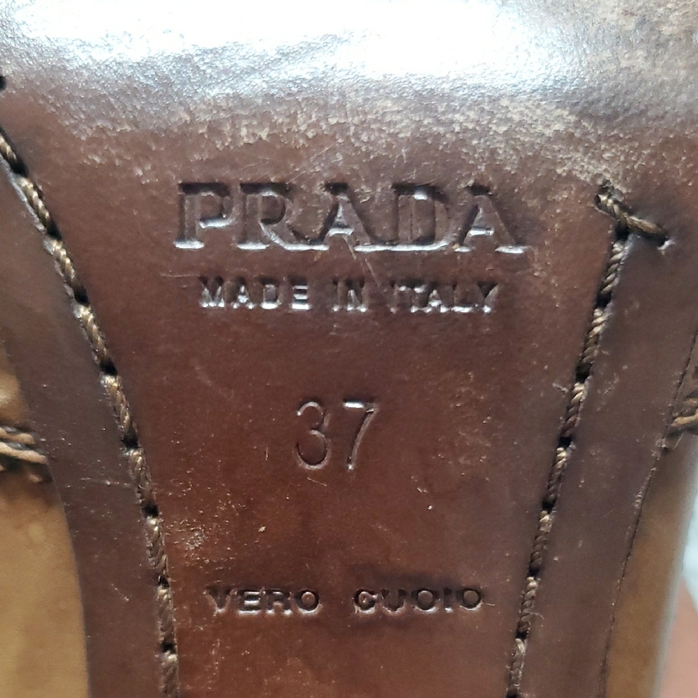 Prada  Women's Two-Tone Brown Pointed Toe Leather Pumps Size 6 US - Picture 8 of 9